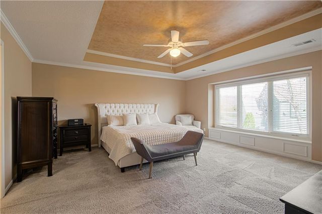 304 NE Hidden Valley Way, Lee's Summit, MO 64064