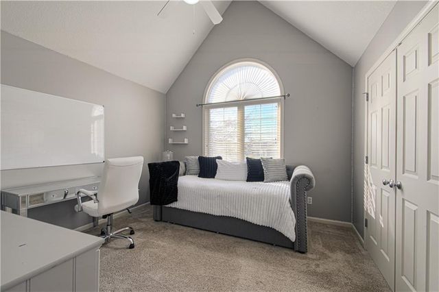 304 NE Hidden Valley Way, Lee's Summit, MO 64064