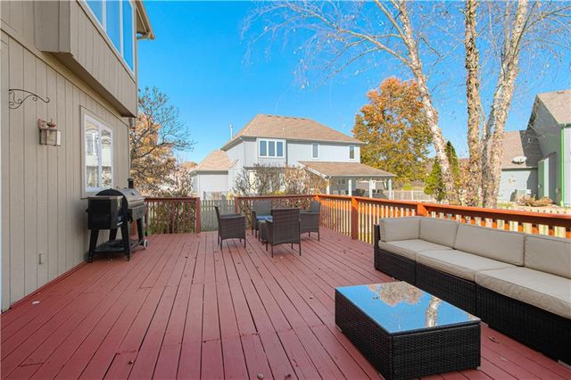 304 NE Hidden Valley Way, Lee's Summit, MO 64064