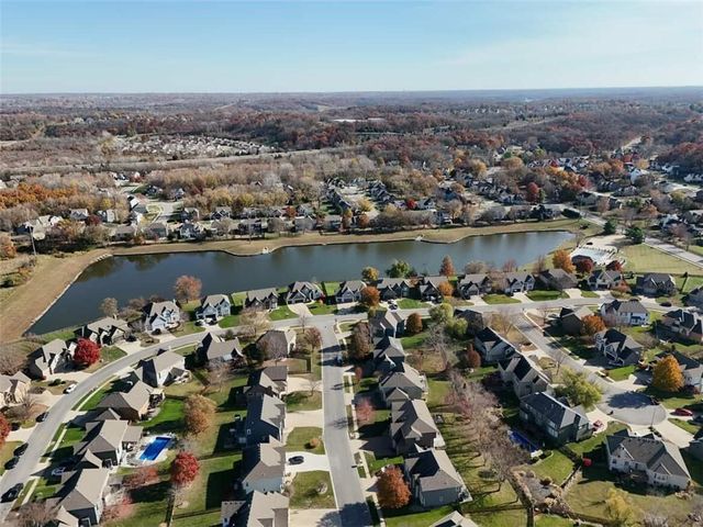 304 NE Hidden Valley Way, Lee's Summit, MO 64064