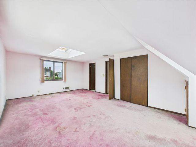 2 Gables Drive, Hicksville, NY 11801