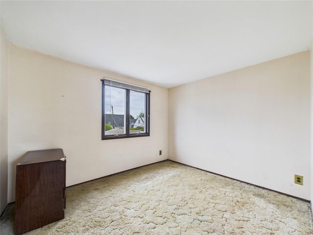 2 Gables Drive, Hicksville, NY 11801