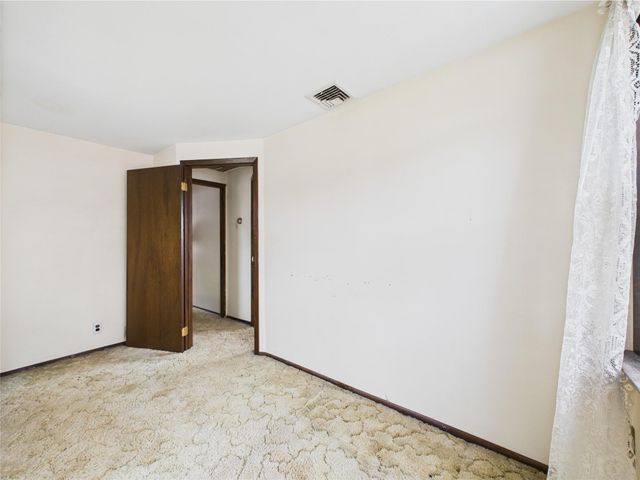 2 Gables Drive, Hicksville, NY 11801