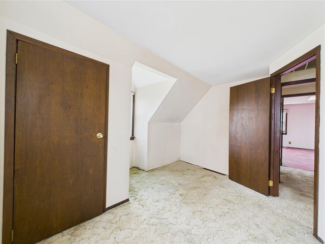 2 Gables Drive, Hicksville, NY 11801