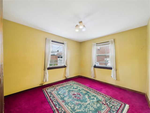 2 Gables Drive, Hicksville, NY 11801
