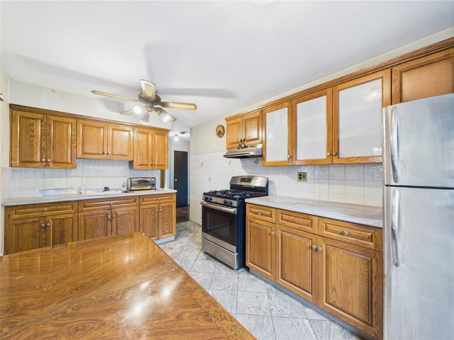 2 Gables Drive, Hicksville, NY 11801