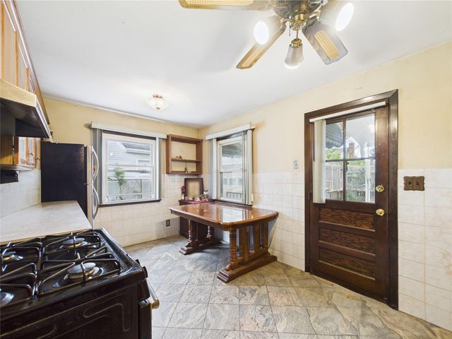 2 Gables Drive, Hicksville, NY 11801