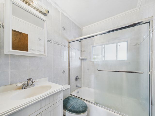 2 Gables Drive, Hicksville, NY 11801