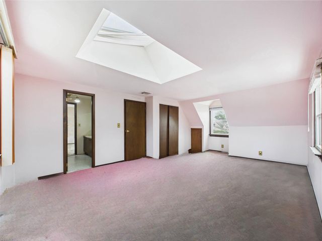 2 Gables Drive, Hicksville, NY 11801