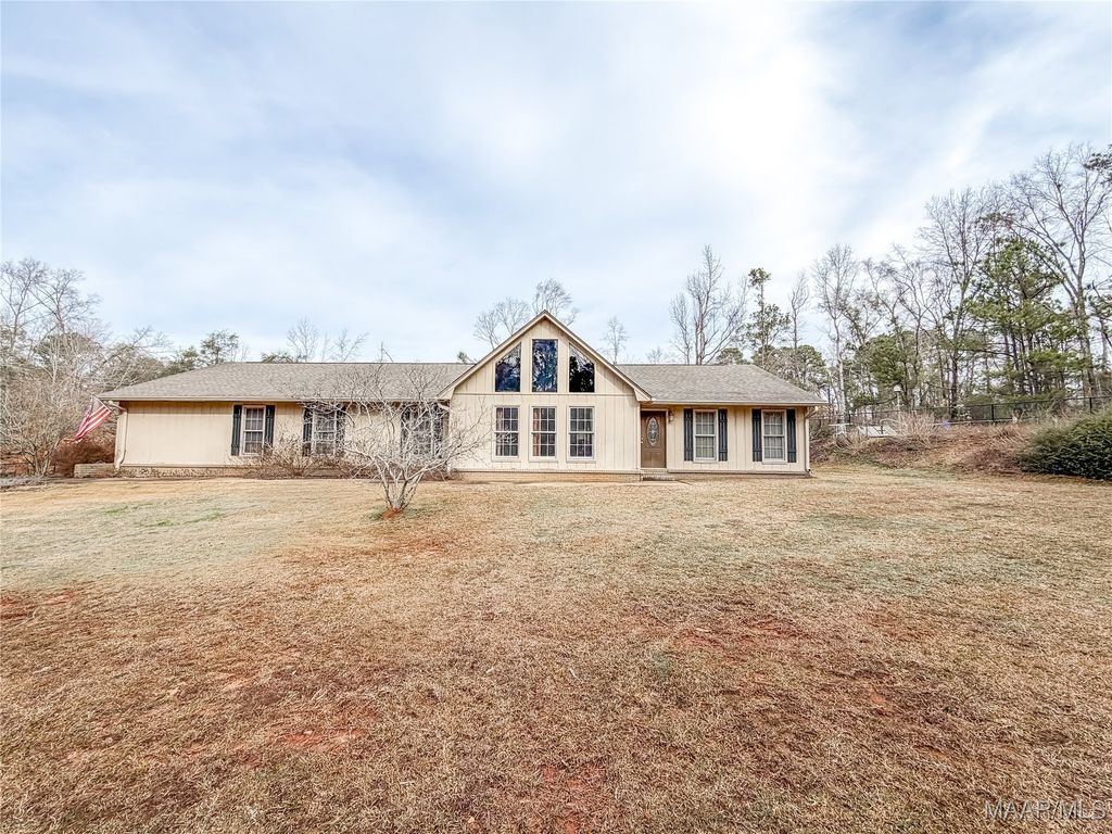 378 County Road 16 ., Valley Grande, AL 36701