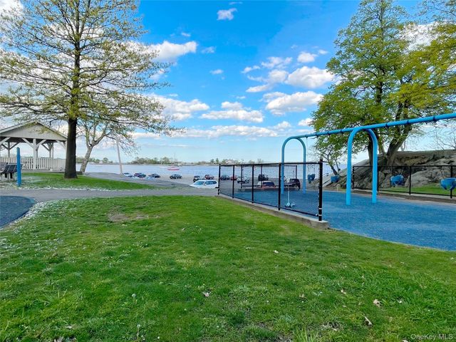 25 Acacia 2, New Rochelle, NY 10805