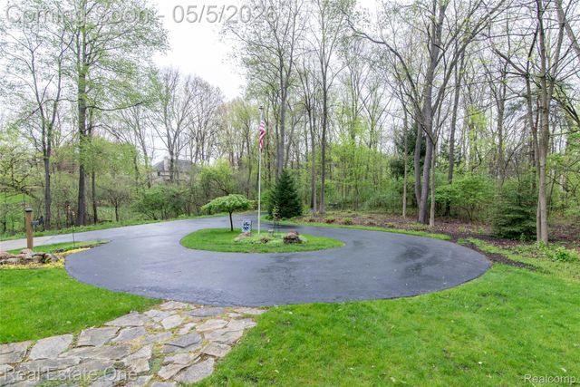 9474 Marshall Road, Green Oak Township, MI 48178
