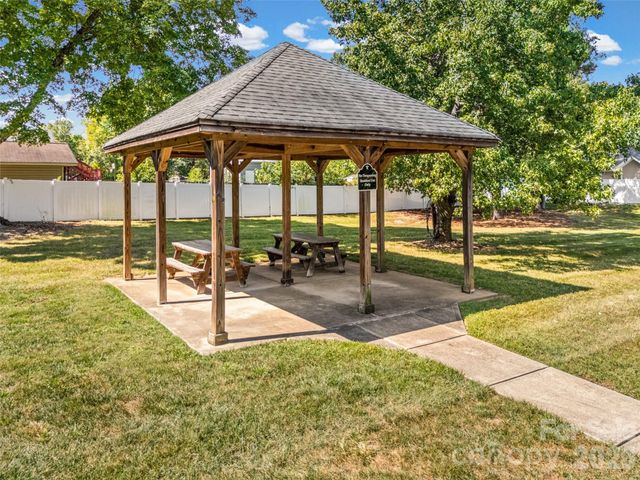 100 N Canyon Ridge Drive, Mount Holly, NC 28120