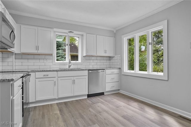 562 Tallmadge Road, Cuyahoga Falls, OH 44221