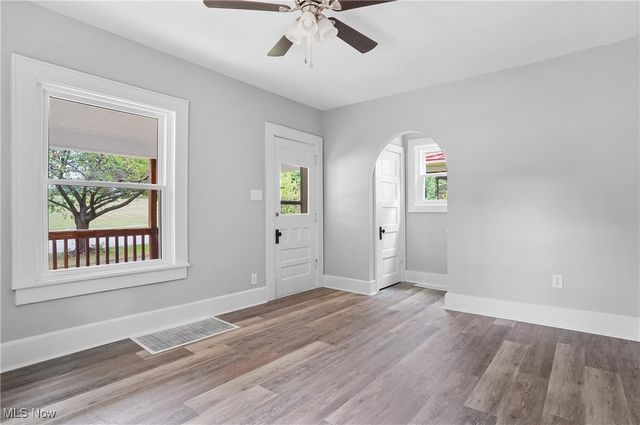 562 Tallmadge Road, Cuyahoga Falls, OH 44221