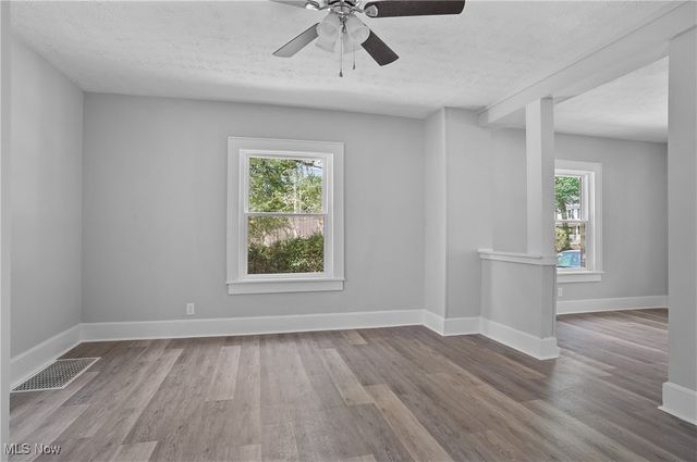 562 Tallmadge Road, Cuyahoga Falls, OH 44221