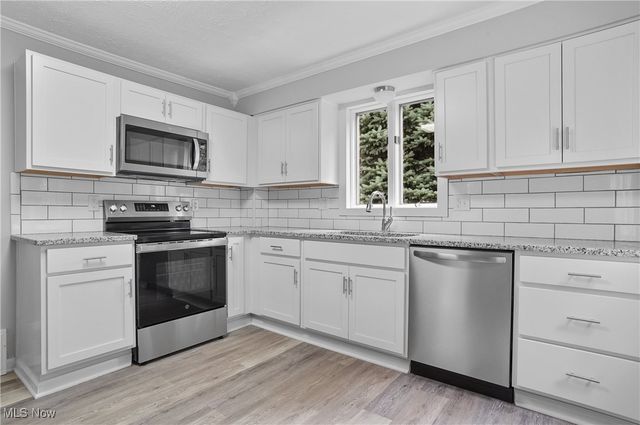 562 Tallmadge Road, Cuyahoga Falls, OH 44221