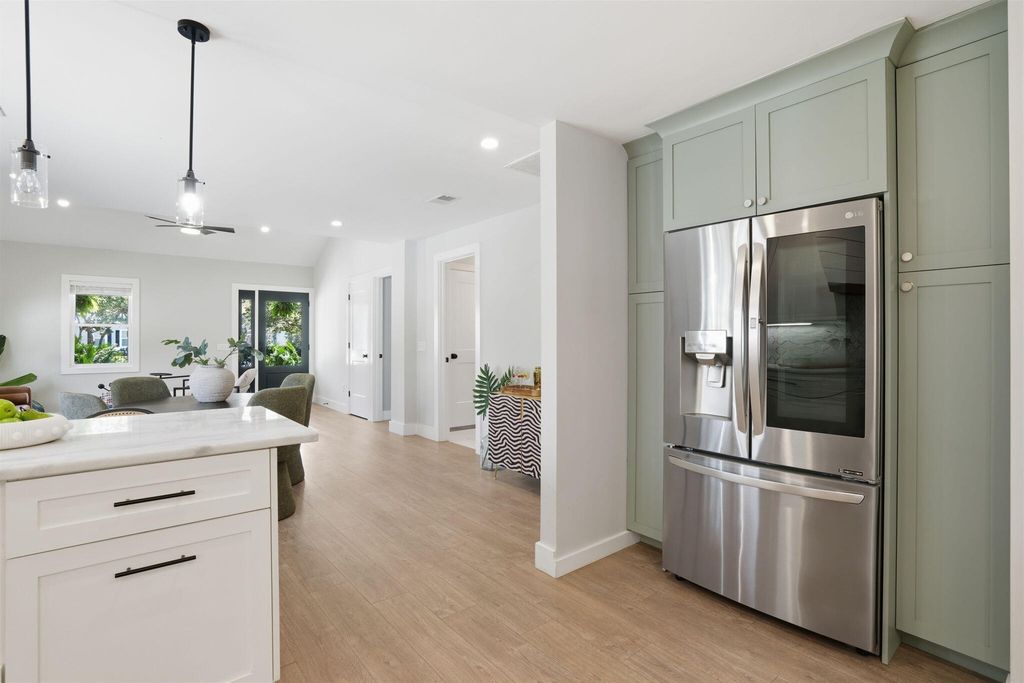 Image 11 of property listing at 303 Woodland Shores Road, Charleston, SC 29412