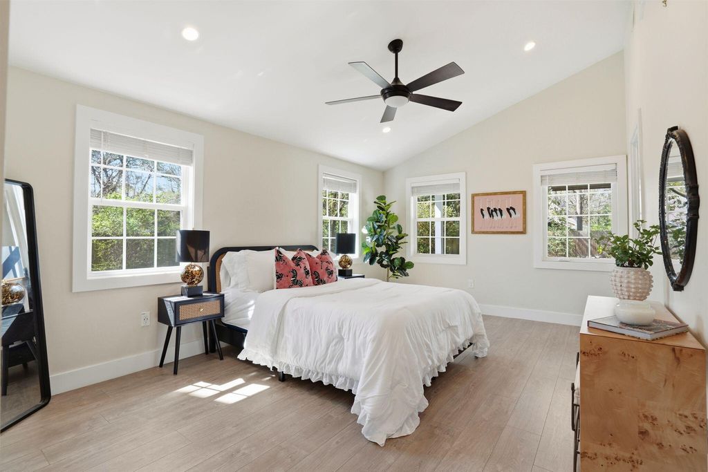 Image 14 of property listing at 303 Woodland Shores Road, Charleston, SC 29412