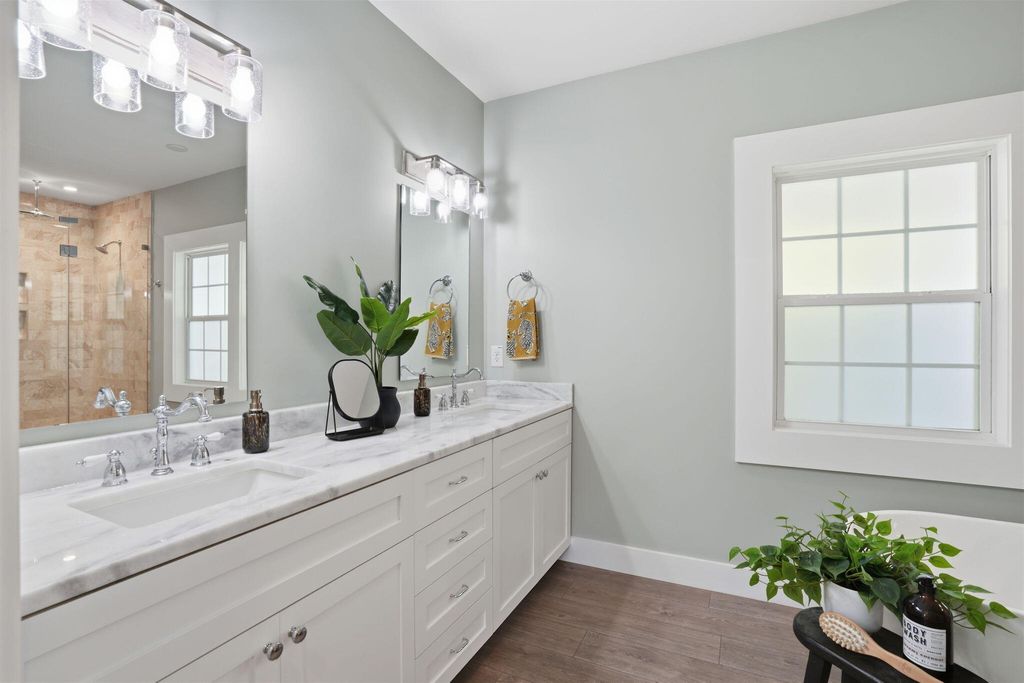 Image 16 of property listing at 303 Woodland Shores Road, Charleston, SC 29412