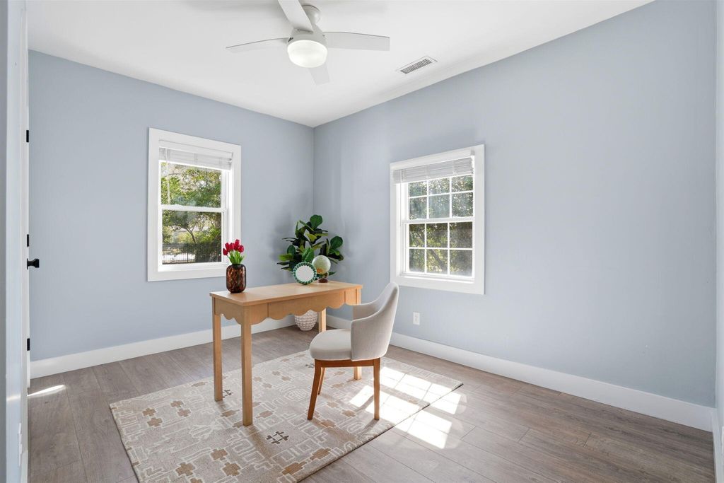 Image 20 of property listing at 303 Woodland Shores Road, Charleston, SC 29412