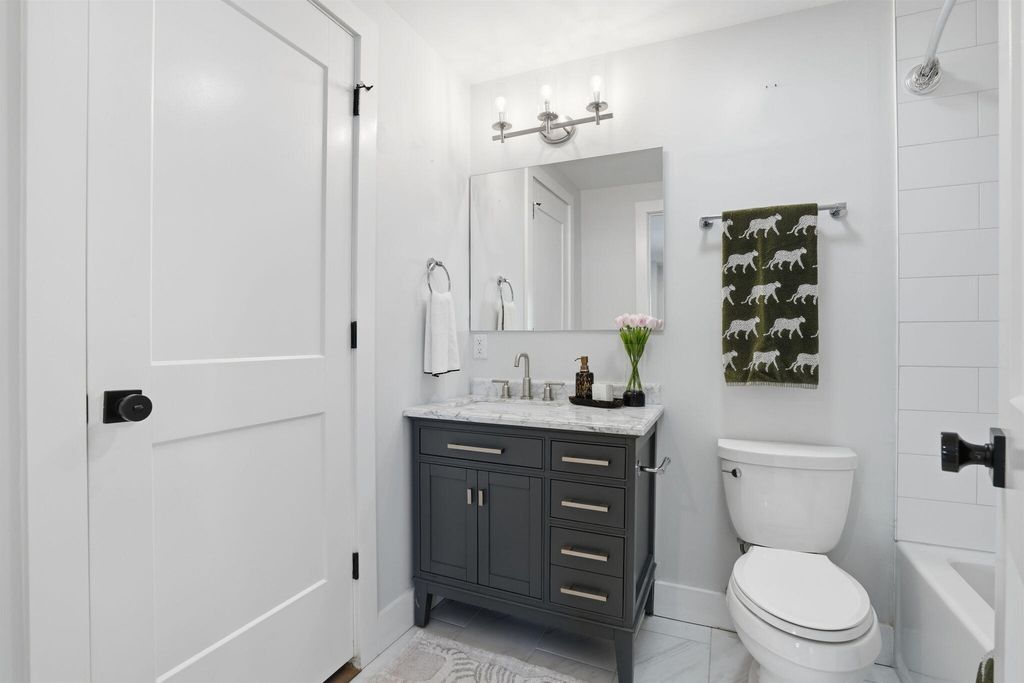 Image 22 of property listing at 303 Woodland Shores Road, Charleston, SC 29412