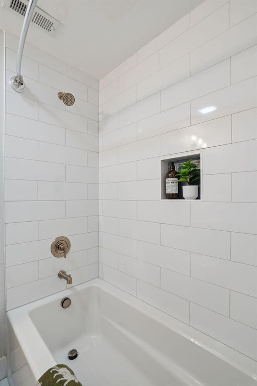 Image 23 of property listing at 303 Woodland Shores Road, Charleston, SC 29412