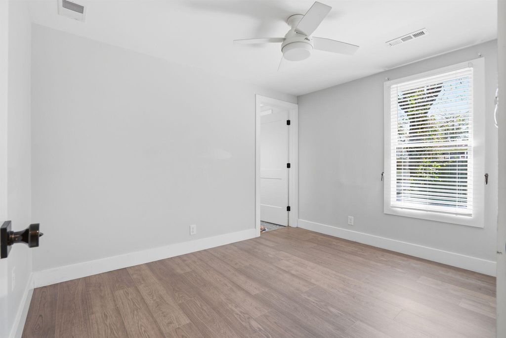 Image 25 of property listing at 303 Woodland Shores Road, Charleston, SC 29412