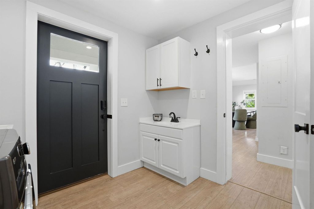 Image 29 of property listing at 303 Woodland Shores Road, Charleston, SC 29412