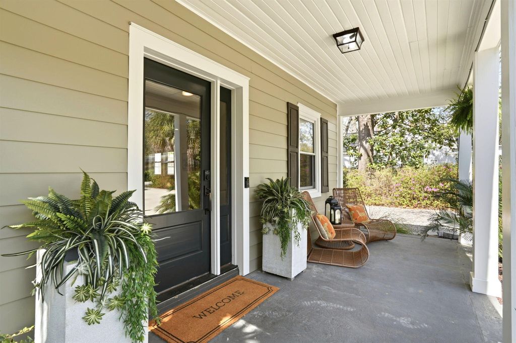 Image 3 of property listing at 303 Woodland Shores Road, Charleston, SC 29412