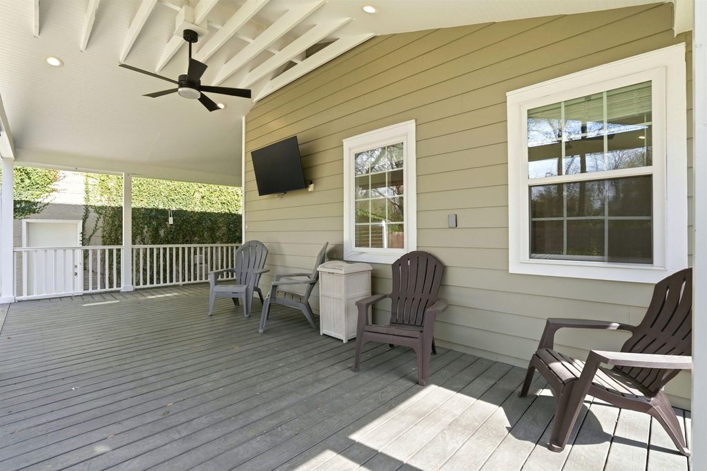 Image 31 of property listing at 303 Woodland Shores Road, Charleston, SC 29412