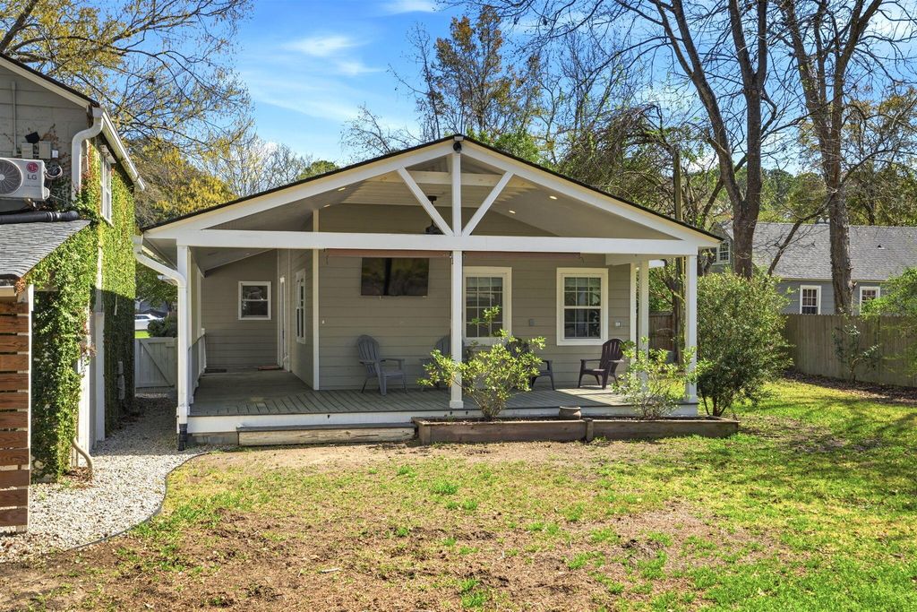 Image 32 of property listing at 303 Woodland Shores Road, Charleston, SC 29412