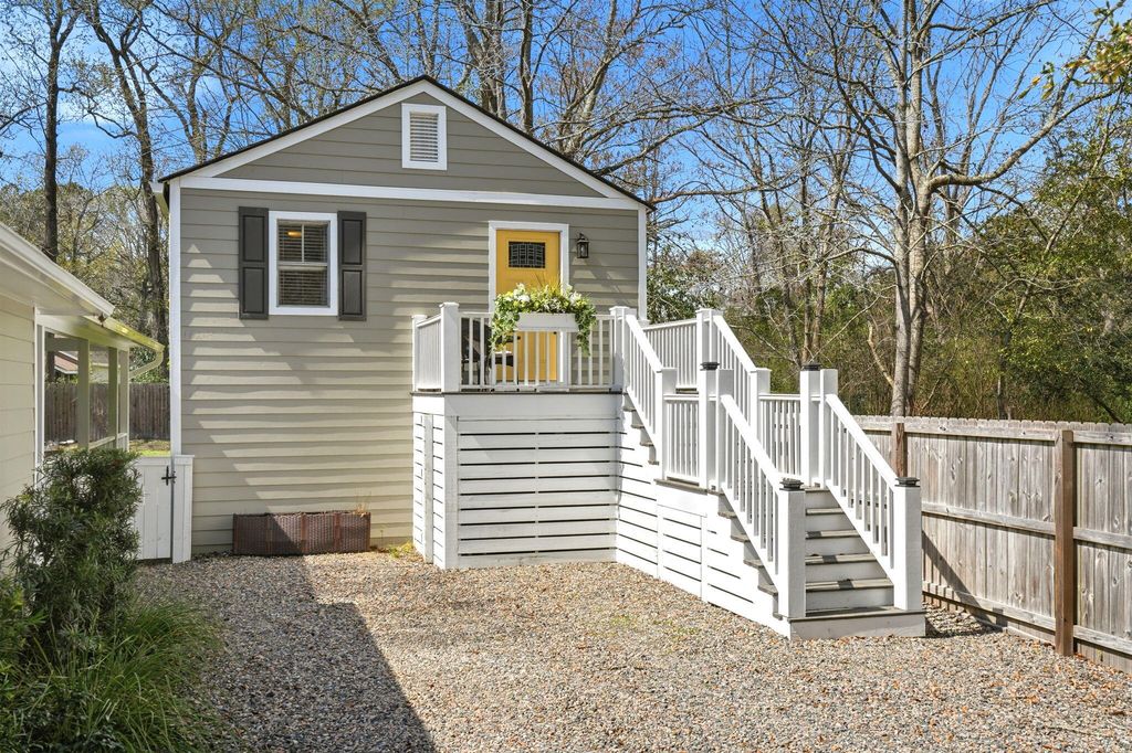 Image 34 of property listing at 303 Woodland Shores Road, Charleston, SC 29412