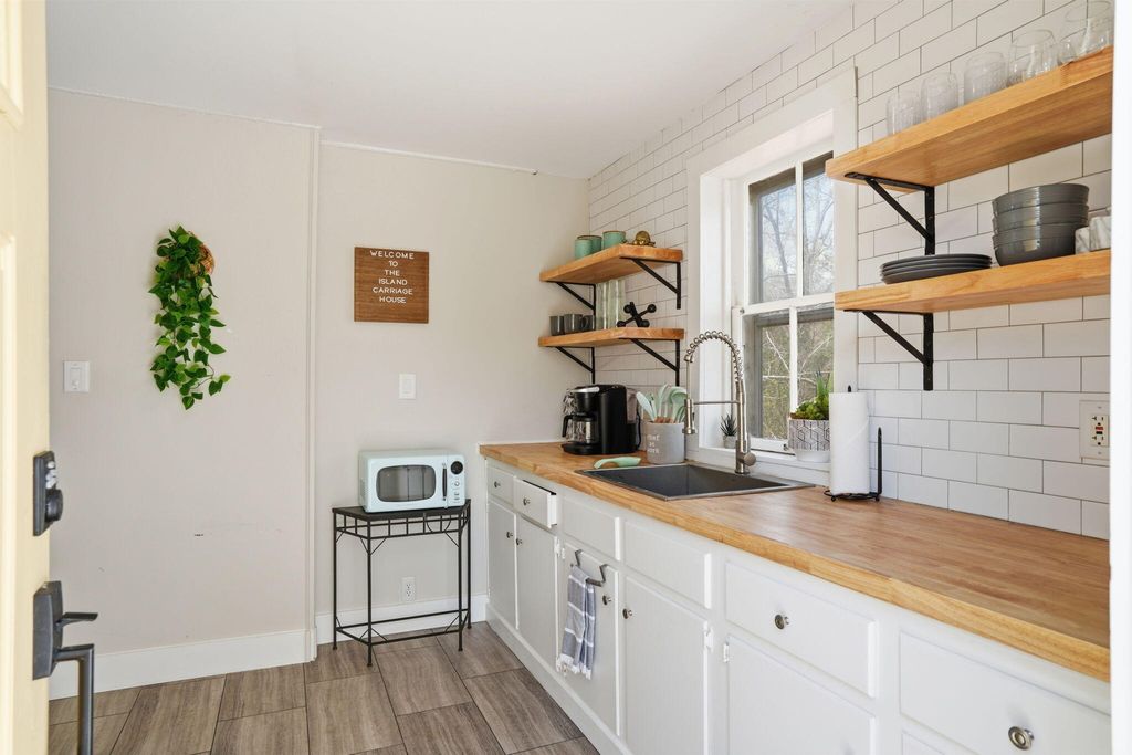 Image 35 of property listing at 303 Woodland Shores Road, Charleston, SC 29412