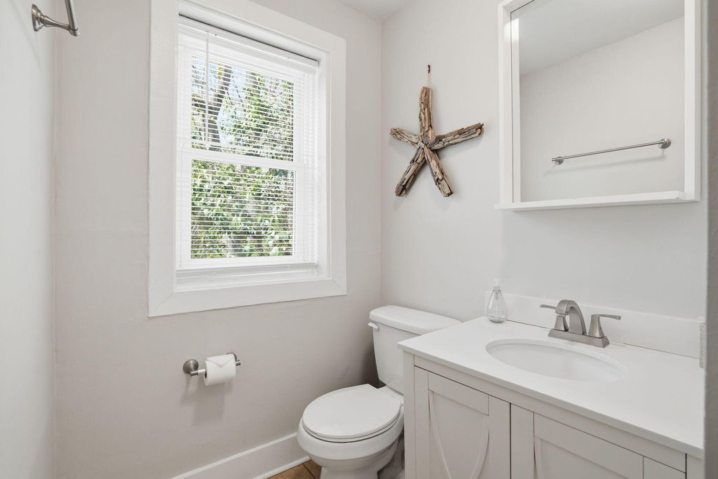 Image 40 of property listing at 303 Woodland Shores Road, Charleston, SC 29412