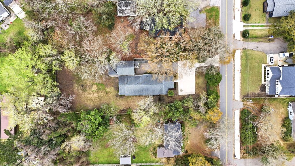 Image 43 of property listing at 303 Woodland Shores Road, Charleston, SC 29412