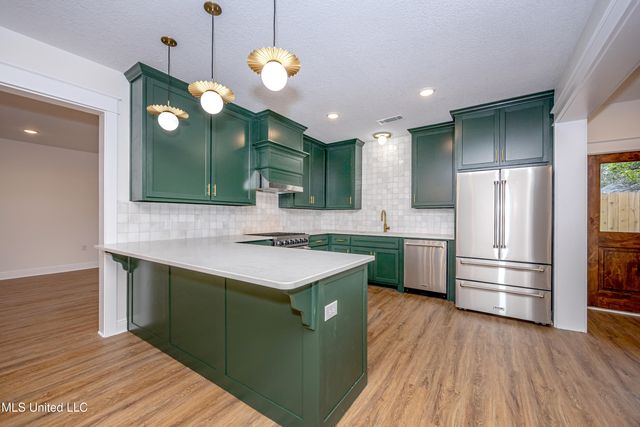 9329 Ridgeview Drive, Ocean Springs, MS 39564