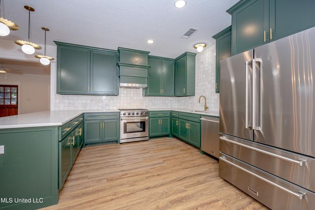 9329 Ridgeview Drive, Ocean Springs, MS 39564