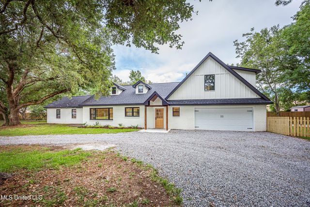 9329 Ridgeview Drive, Ocean Springs, MS 39564