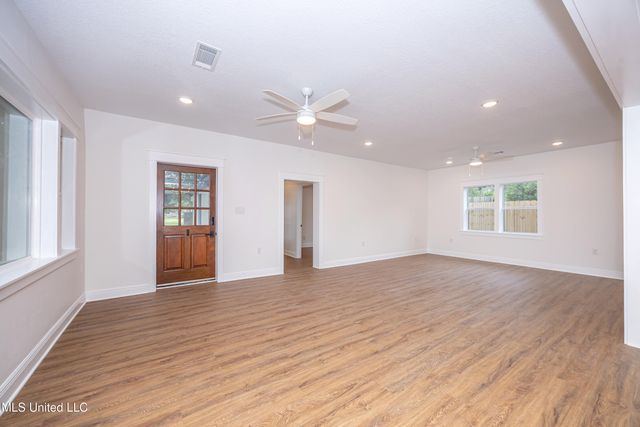 9329 Ridgeview Drive, Ocean Springs, MS 39564