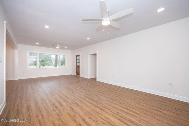 9329 Ridgeview Drive, Ocean Springs, MS 39564