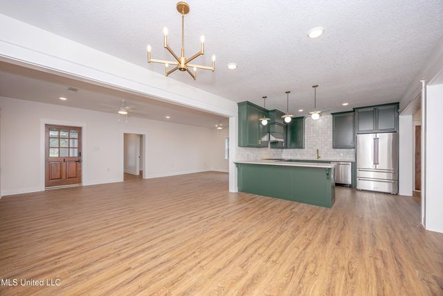 9329 Ridgeview Drive, Ocean Springs, MS 39564