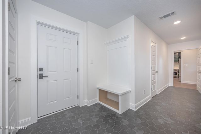 9329 Ridgeview Drive, Ocean Springs, MS 39564