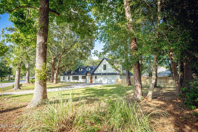 9329 Ridgeview Drive, Ocean Springs, MS 39564