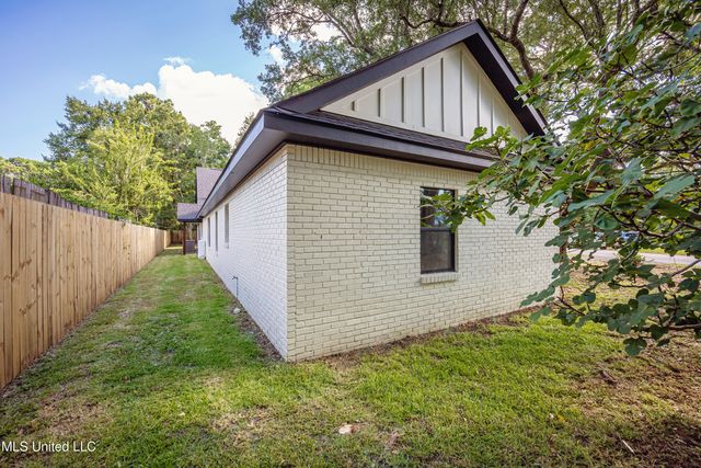 9329 Ridgeview Drive, Ocean Springs, MS 39564