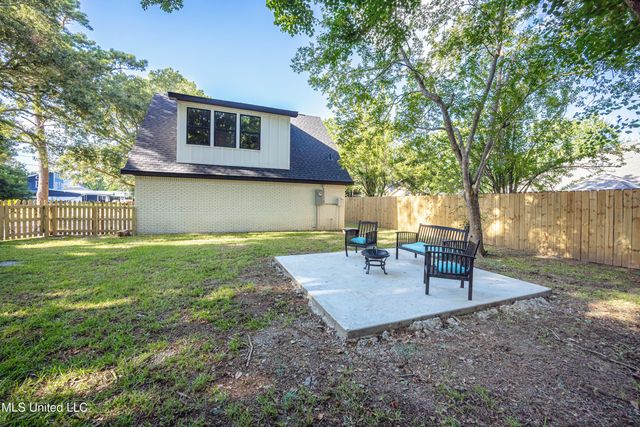 9329 Ridgeview Drive, Ocean Springs, MS 39564