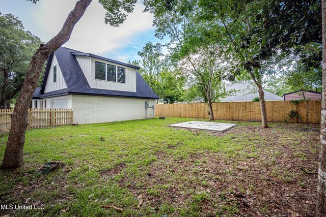 9329 Ridgeview Drive, Ocean Springs, MS 39564