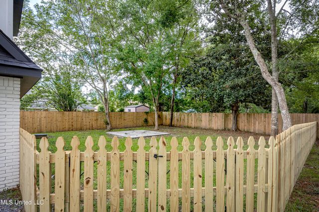 9329 Ridgeview Drive, Ocean Springs, MS 39564