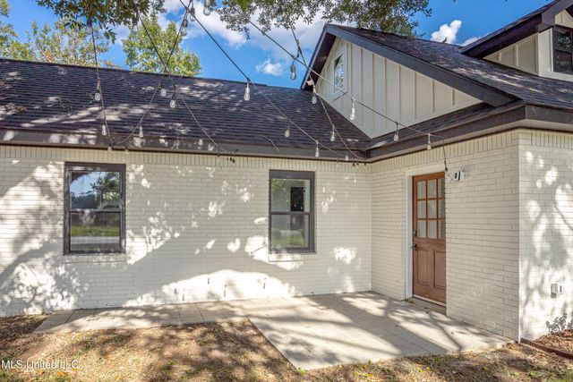 9329 Ridgeview Drive, Ocean Springs, MS 39564