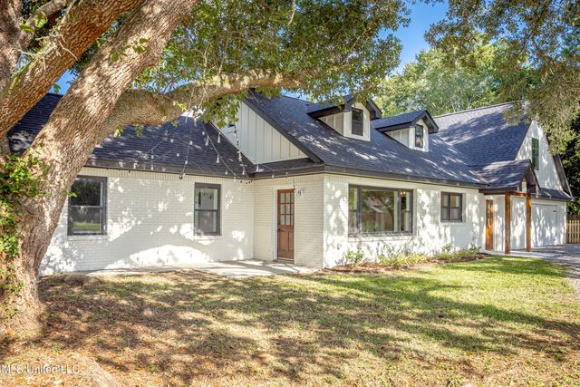 9329 Ridgeview Drive, Ocean Springs, MS 39564